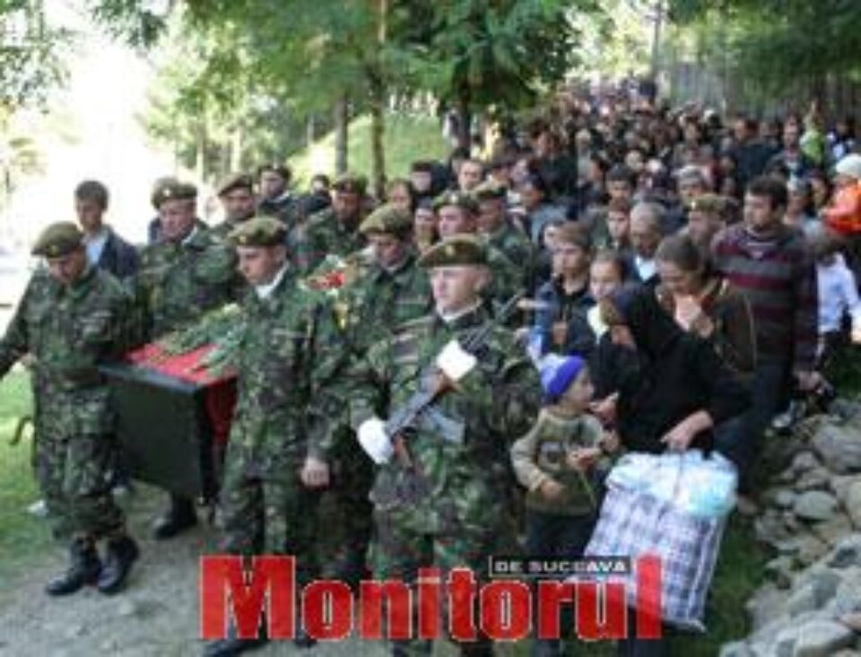 Un sat întreg și-a plâns eroul