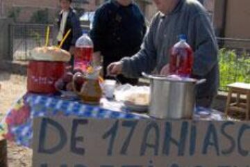 Protestatarii se duc cu oala cu sarmale de prohod la Parchetul Suceava