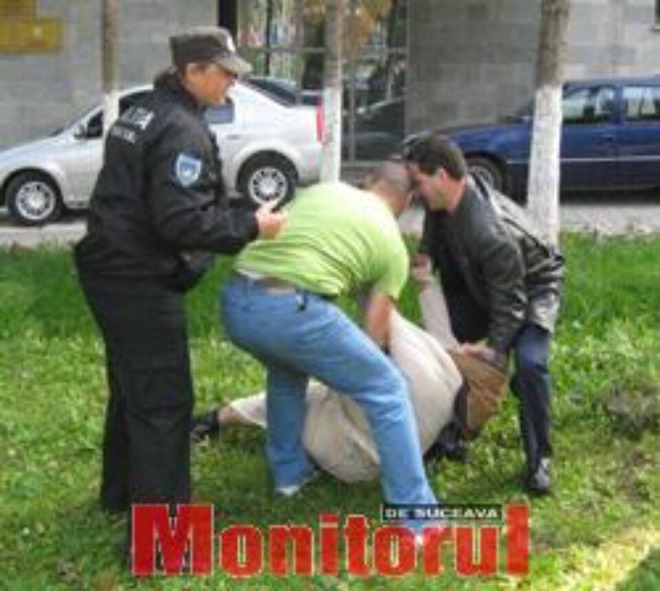 O femeie a făcut circ două ore în fața Parchetului O femeie a făcut circ două ore în fața Parchetului