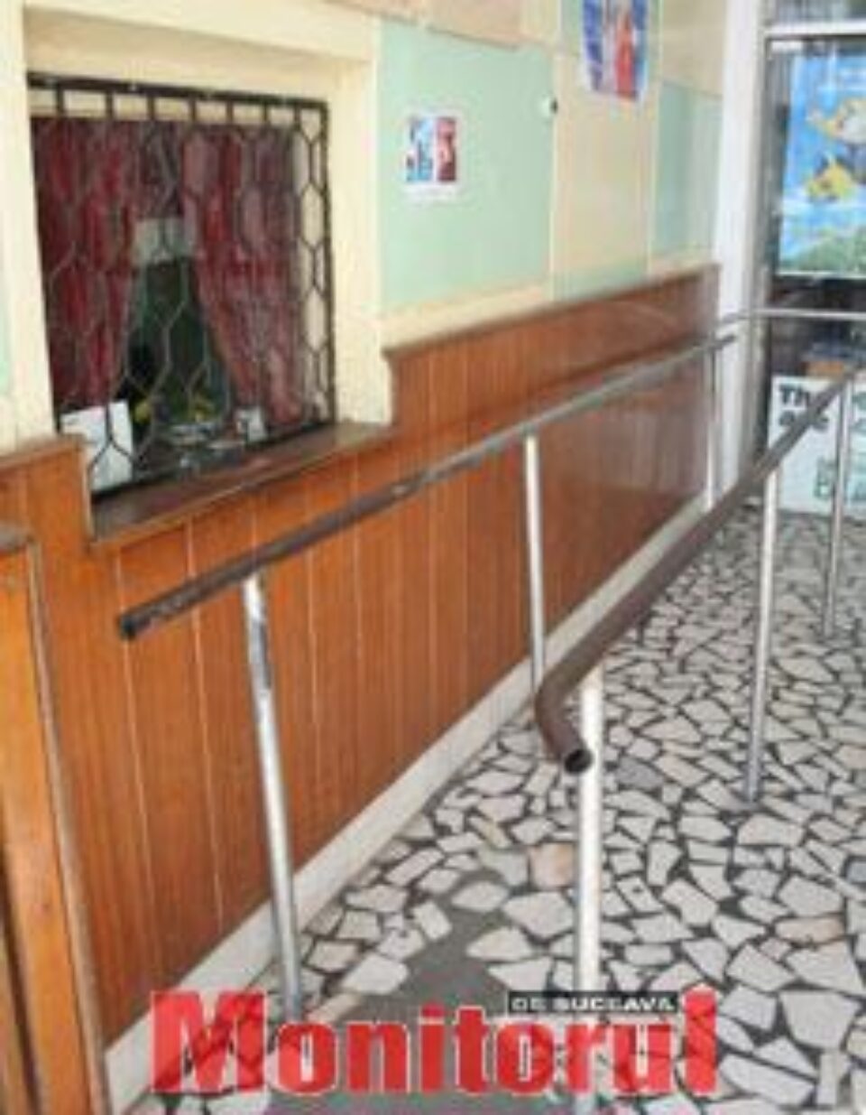 Unde sunt cozile de altădată de la casa de bilete ?