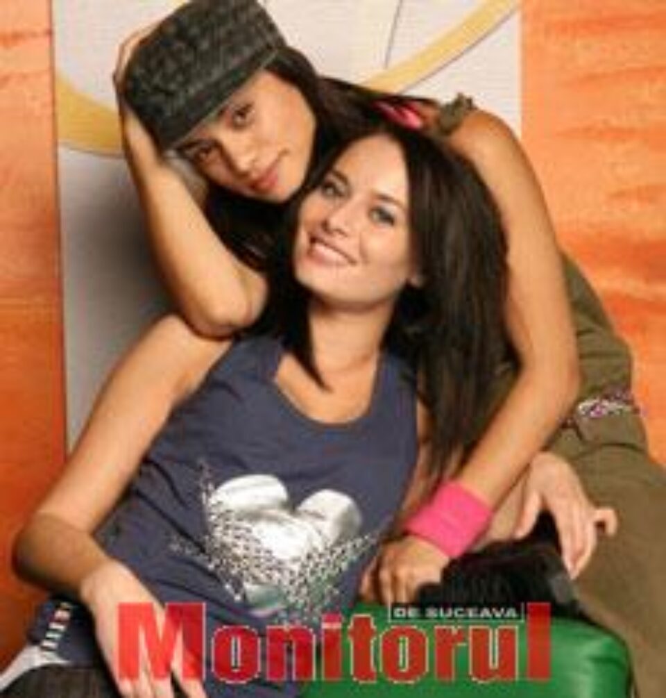 Laura Cosoi se sărută cu Aylin Cadar