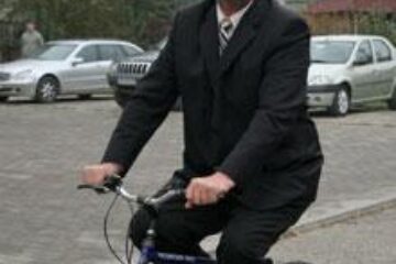 Onofrei vrea să meargă cu bicicleta la Prefectură