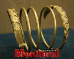 Faimoasele brăţări de aur ale regilor daci, în „Sala Tezaur”