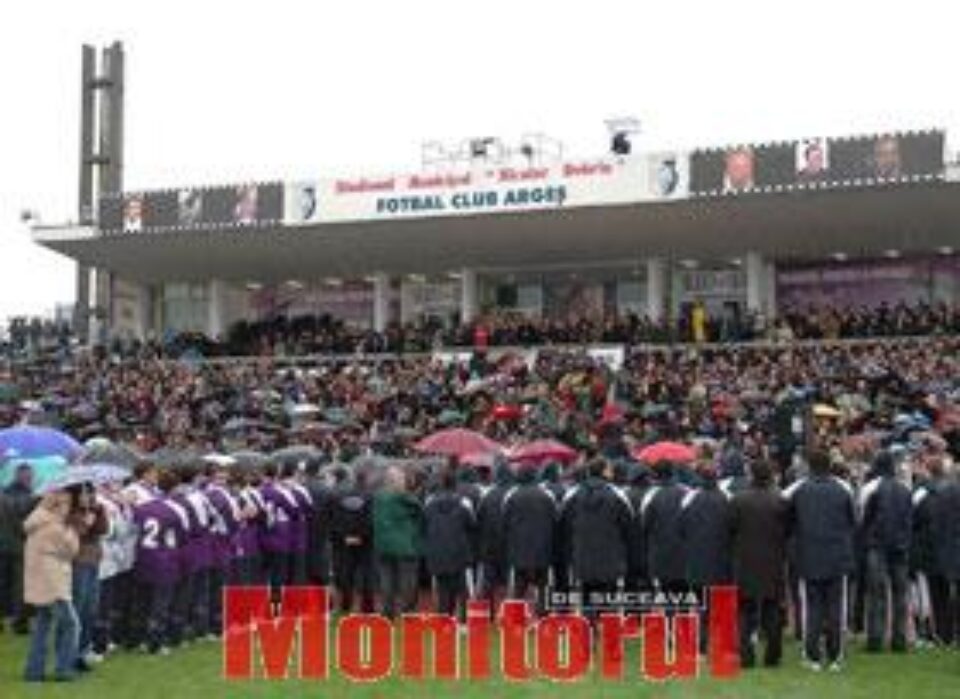 Mii de oameni l-au aplaudat pentru ultima dată pe Dobrin Mii de oameni l-au aplaudat pentru ultima dată pe Dobrin