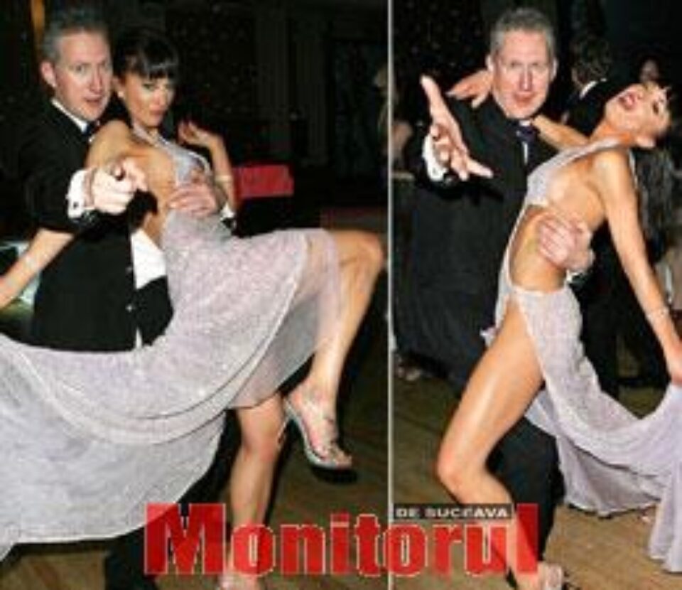 Lembit Opik, ironizat de presa britanică după ce s-a dat în spectacol cu Cheeky Girls Lembit Opik, ironizat de presa britanică după ce s-a dat în spectacol cu Cheeky Girls