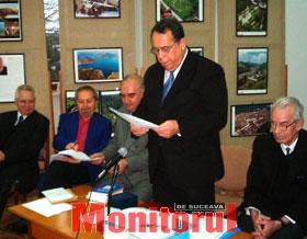 Preşedintele FCB, Dumitru Cucu, citind procesul verbal de jurizare