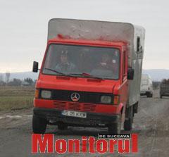 Kilometri de drumuri, distruse de mașinile cu balast