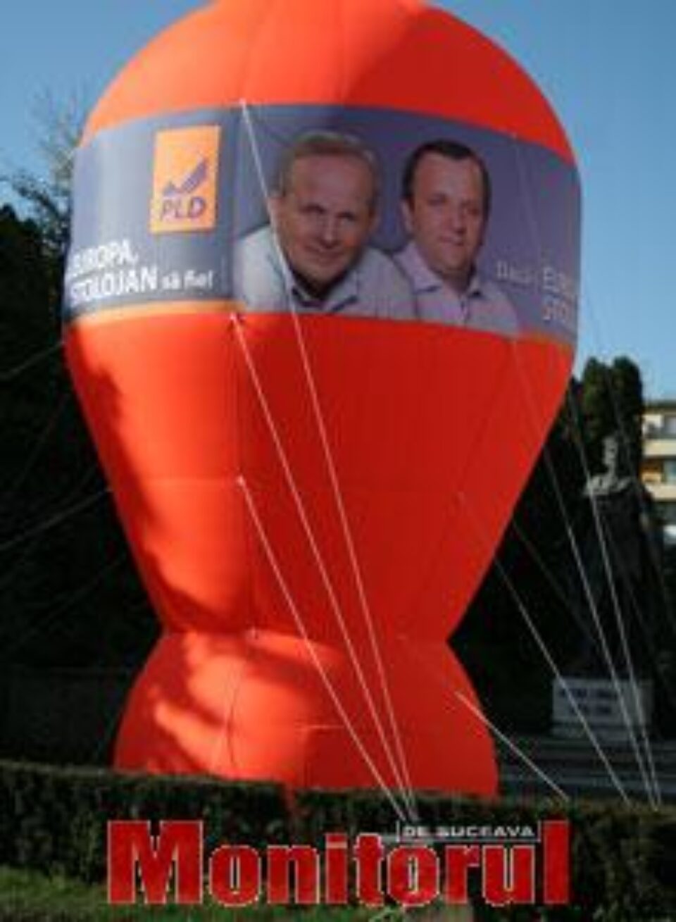 Stolo și Flutur survolează județul din balon Stolo și Flutur survolează județul din balon