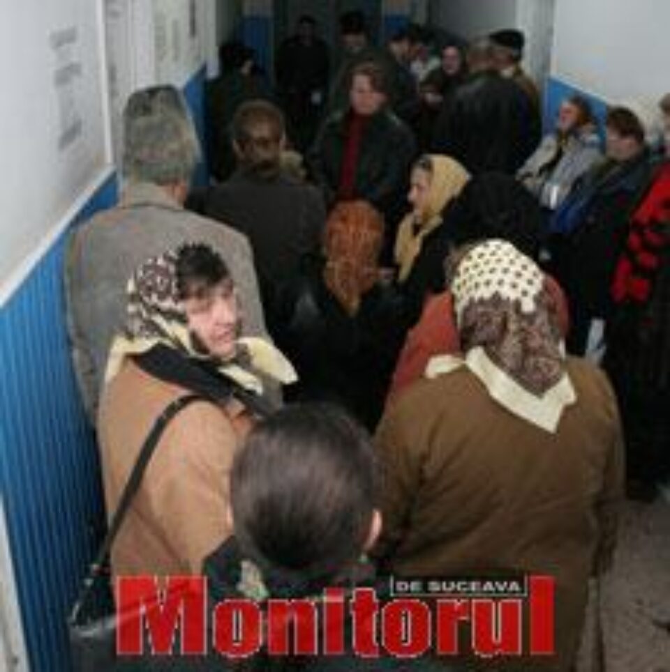 Bolnavii de diabet stau ore în şir pentru a fi consultaţi şi a li se da prescripţia medicală