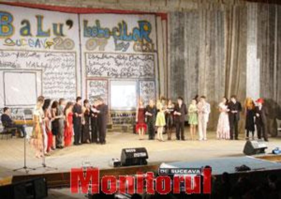 Colegiul Tehnic „Samuil Isopescul” şi-a desemnat cei mai frumoşi boboci, într-un spectacol care a avut ca temă mass-media Colegiul Tehnic „Samuil Isopescul” şi-a desemnat cei mai frumoşi boboci, într-un spectacol care a avut ca temă mass-media