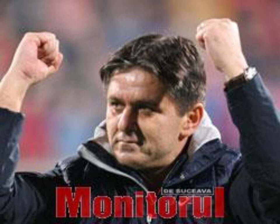 Lăcătuş a fost aplaudat, jucătorii fluieraţi