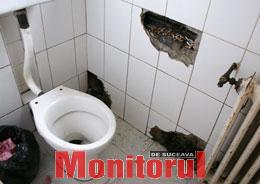 În toaletele Spitalul Judeţean, mizerie de nedescris