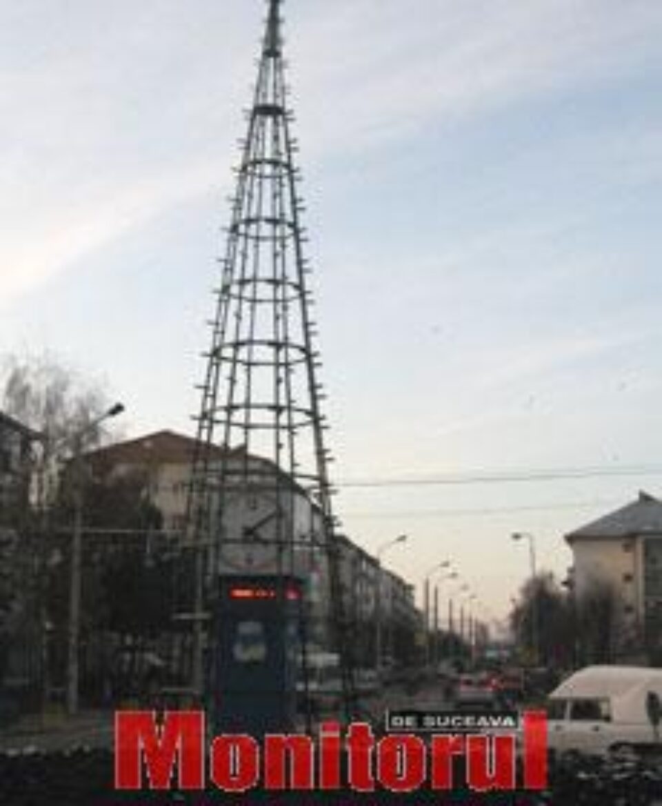 Primul brad metalic din Suceava, montat în Intersecția Burdujeni Primul brad metalic din Suceava, montat în Intersecția Burdujeni