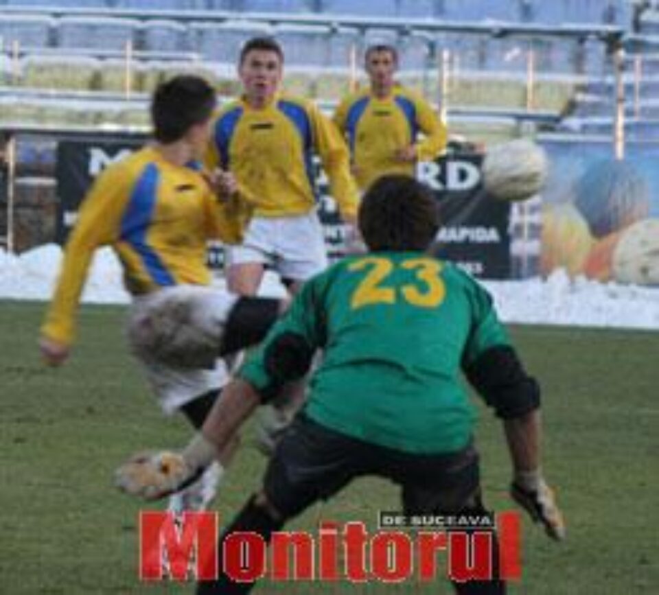 În meciul de marţi, gazonul de pe Areni a rezistat foarte bine actualelor condiţii meteo În meciul de marţi, gazonul de pe Areni a rezistat foarte bine actualelor condiţii meteo