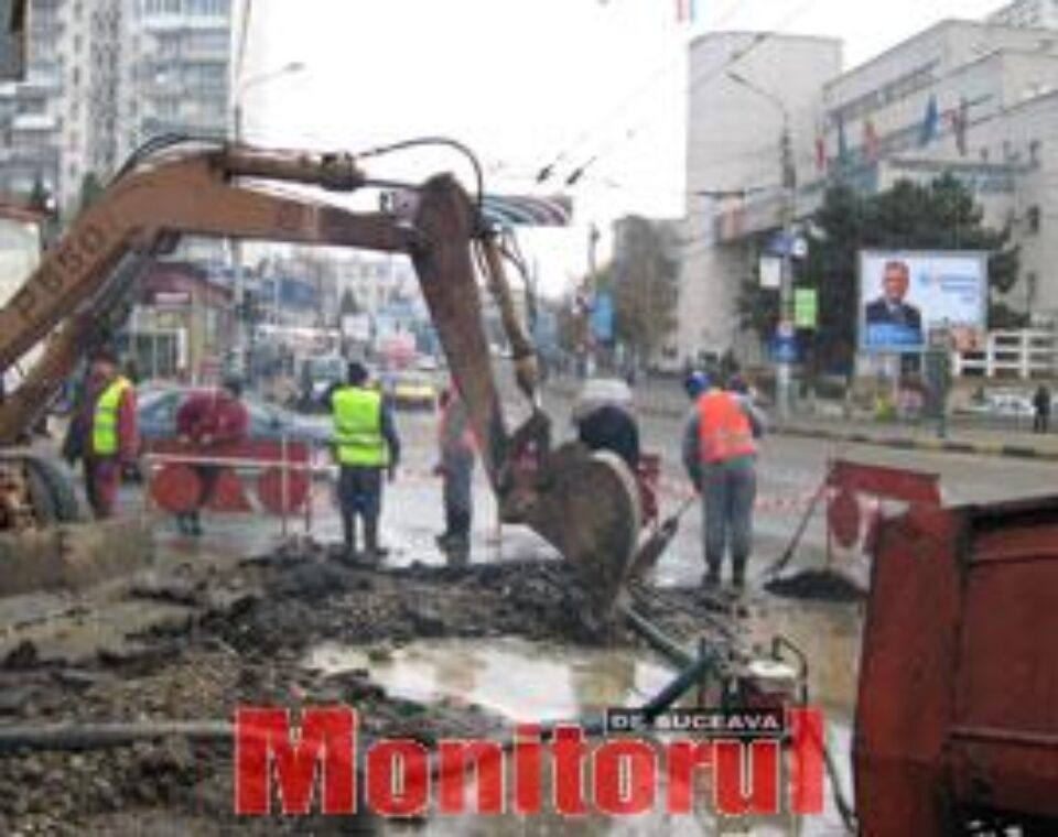 O avarie la reţeaua de apă a dat ieri traficul rutier peste cap