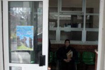 Uşa de la intrarea principală din UPU urmează să fie înlocuită complet