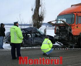 Dacie Logan, făcută praf de un tir