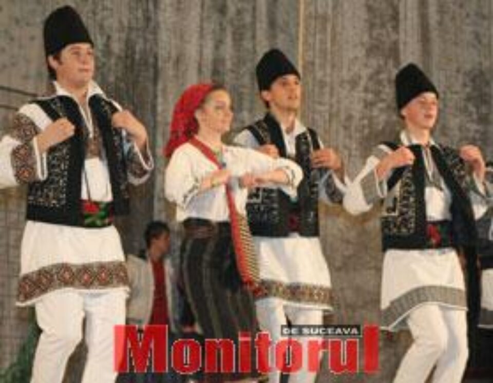 Premiaţi, aplaudaţi, apreciaţi şi invitaţi la toate competiţiile de folclor