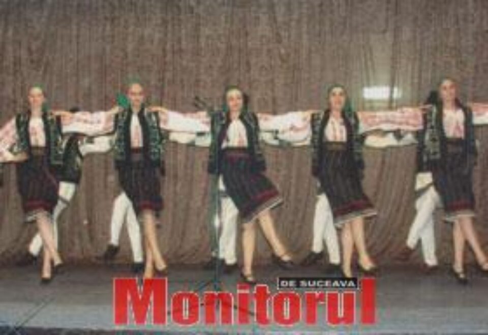 Dansatori cu costume de-mprumut