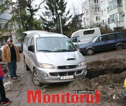 Cu mașina în șanț