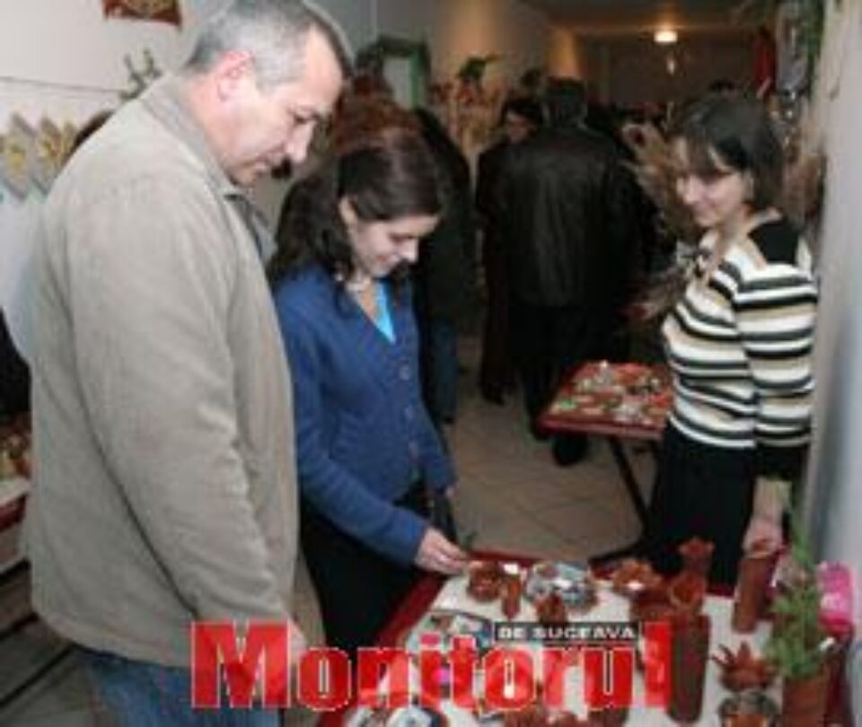 Expoziţia cu vânzare ,,Simte Crăciunul alături de noi” Expoziţia cu vânzare ,,Simte Crăciunul alături de noi”