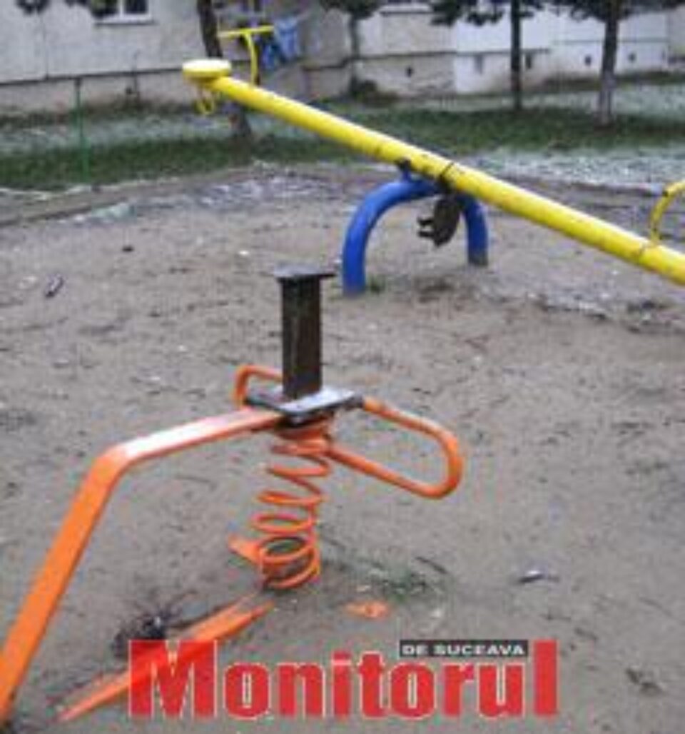 Copiii din Obcini nu mai au unde să se joace Copiii din Obcini nu mai au unde să se joace