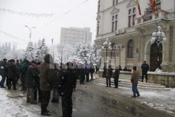 Aproximativ 50 de sindicaliști au protestat împotriva modificării Legii 130/1996
