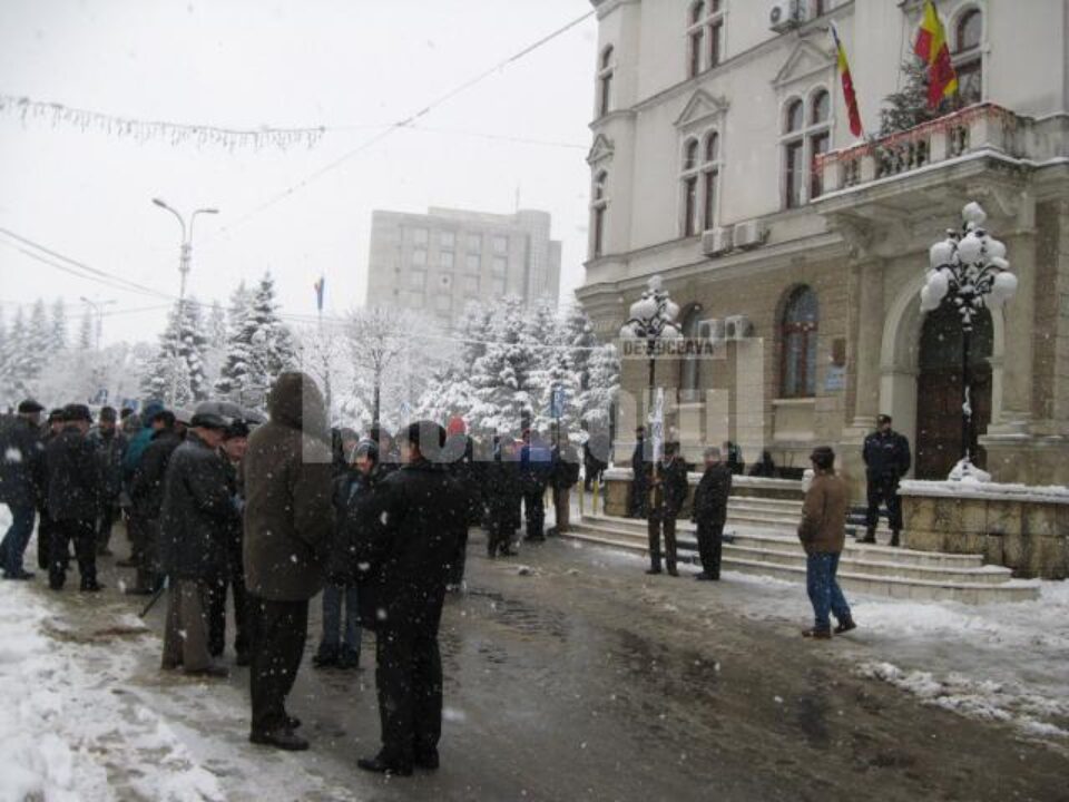 Aproximativ 50 de sindicaliști au protestat împotriva modificării Legii 130/1996