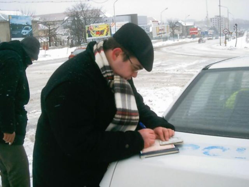 Raport: 16 asigurători vor încheia polițe auto RCA în 2008