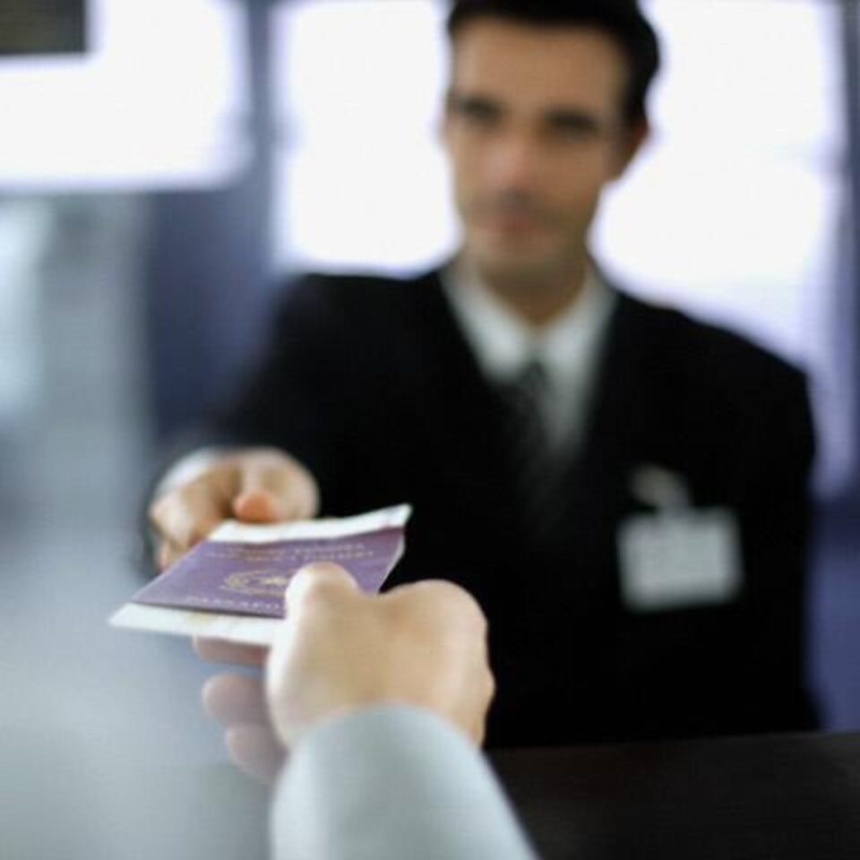 Întârzieri: Pașapoartele electronice, amânate din nou