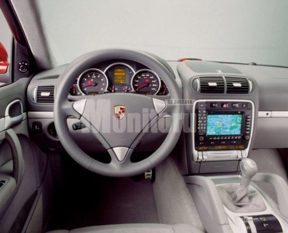 Porsche Cayenne GTS, impertinent cu viteza