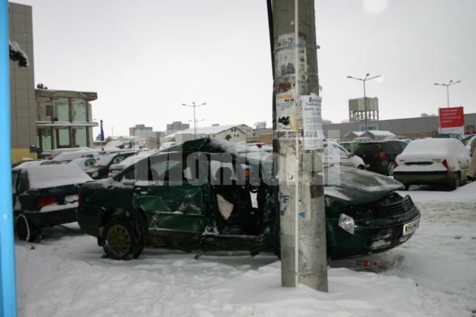 Explic foto: VW-ul, transformat într-un morman de fiare vechi 04