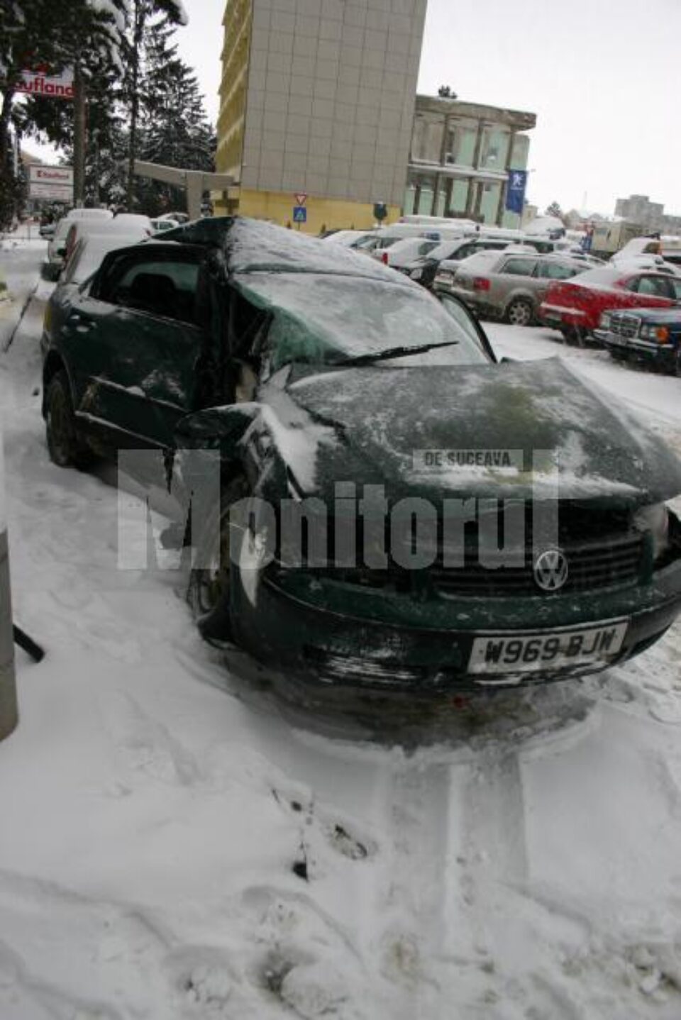 Explic foto: VW-ul, transformat într-un morman de fiare vechi 05