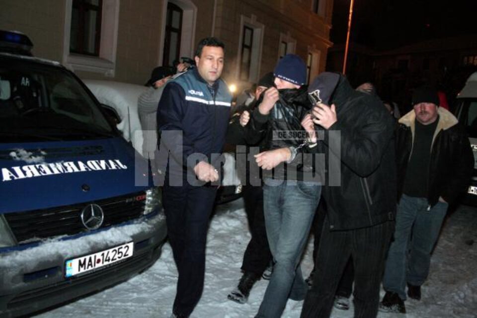 Cei 15 suspecți au fost aduși duminică seară în fața judecătorilor