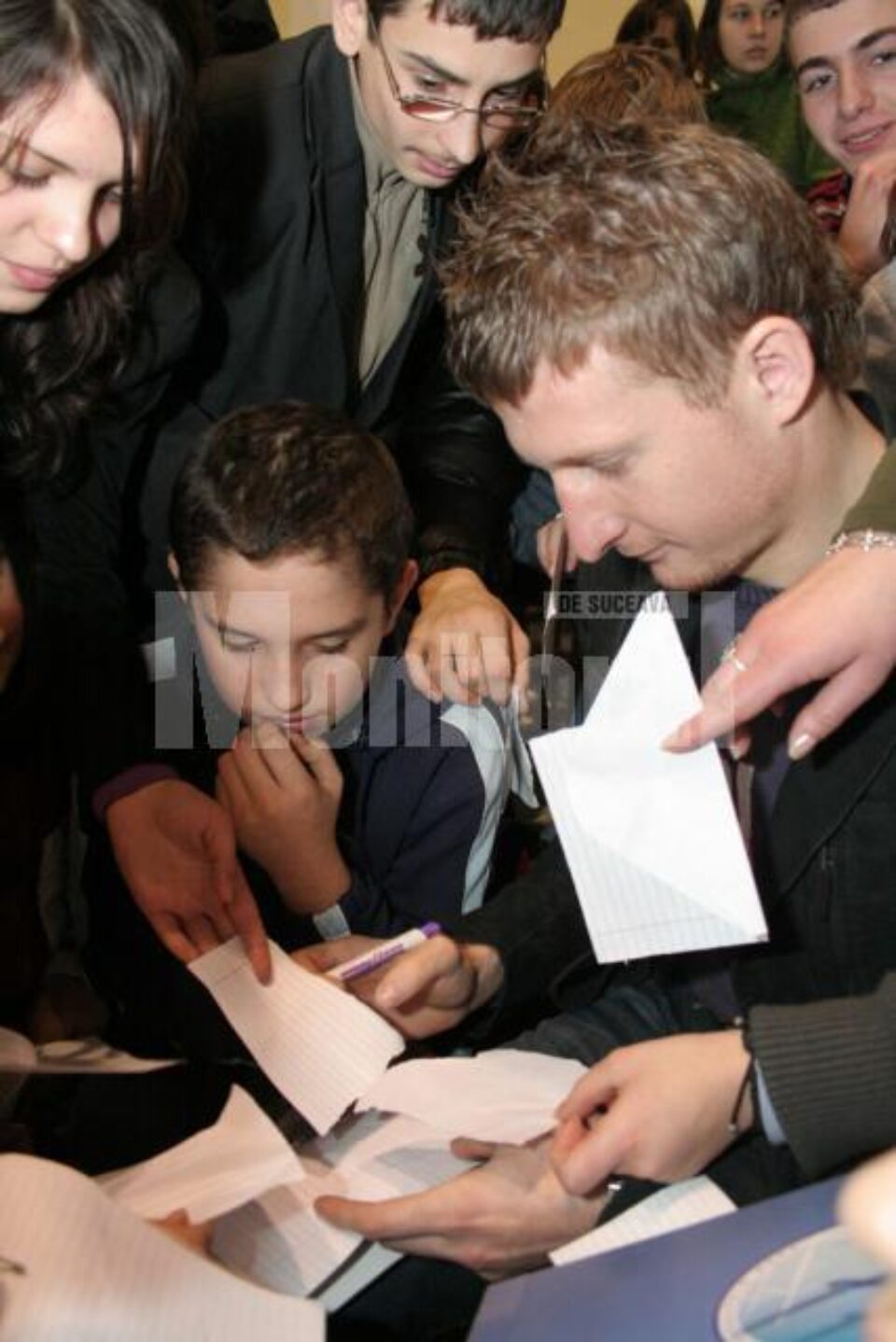 Dorin Goian s-a împărțit între înmânarea de premii și acordarea autografe