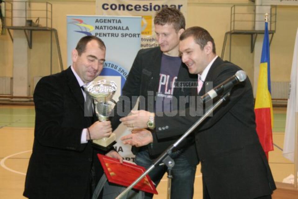 Dorin Goian s-a împărțit între înmânarea de premii și acordarea autografe
