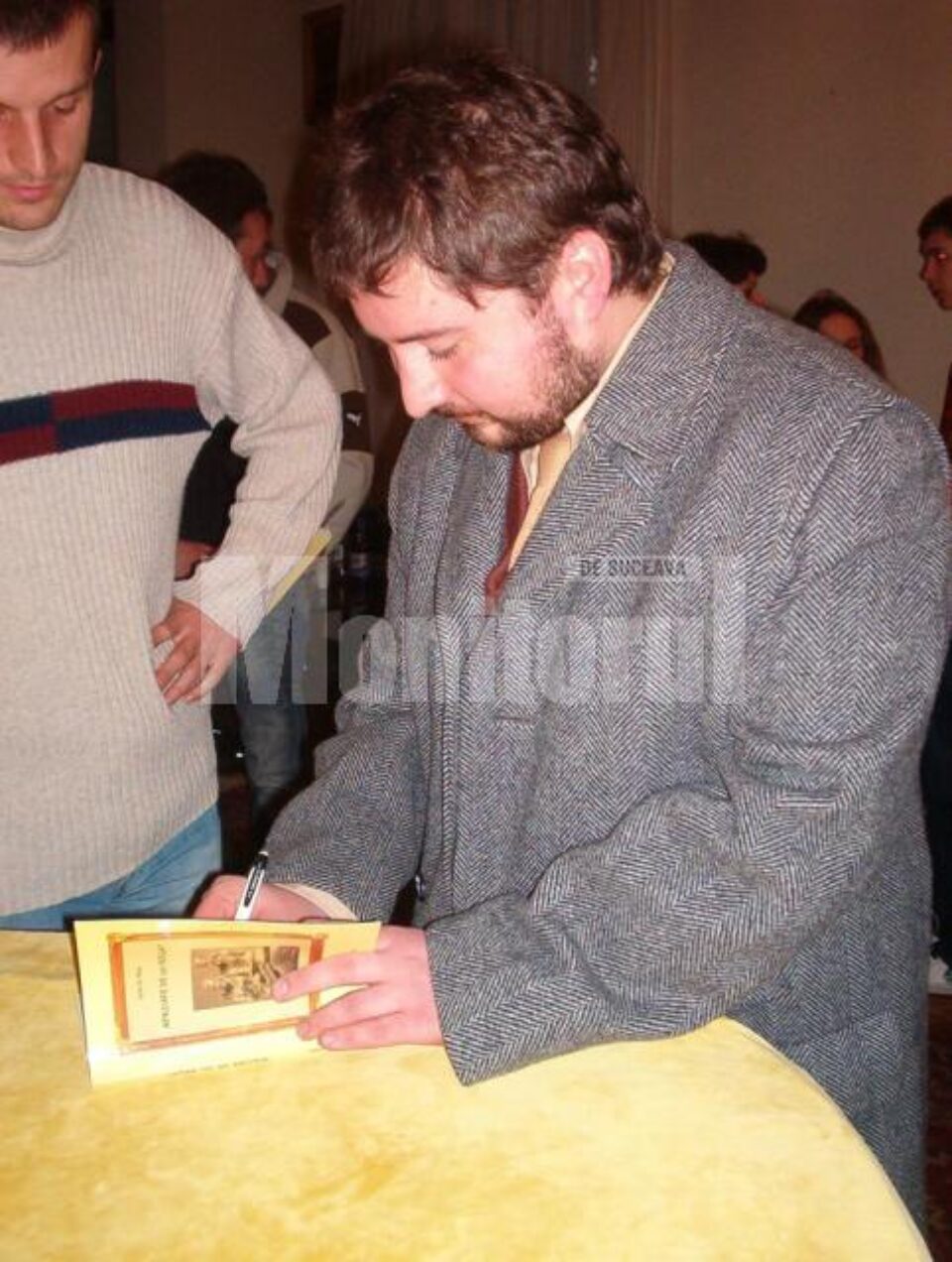 Victor Ov. Rusu la momentul autografelor