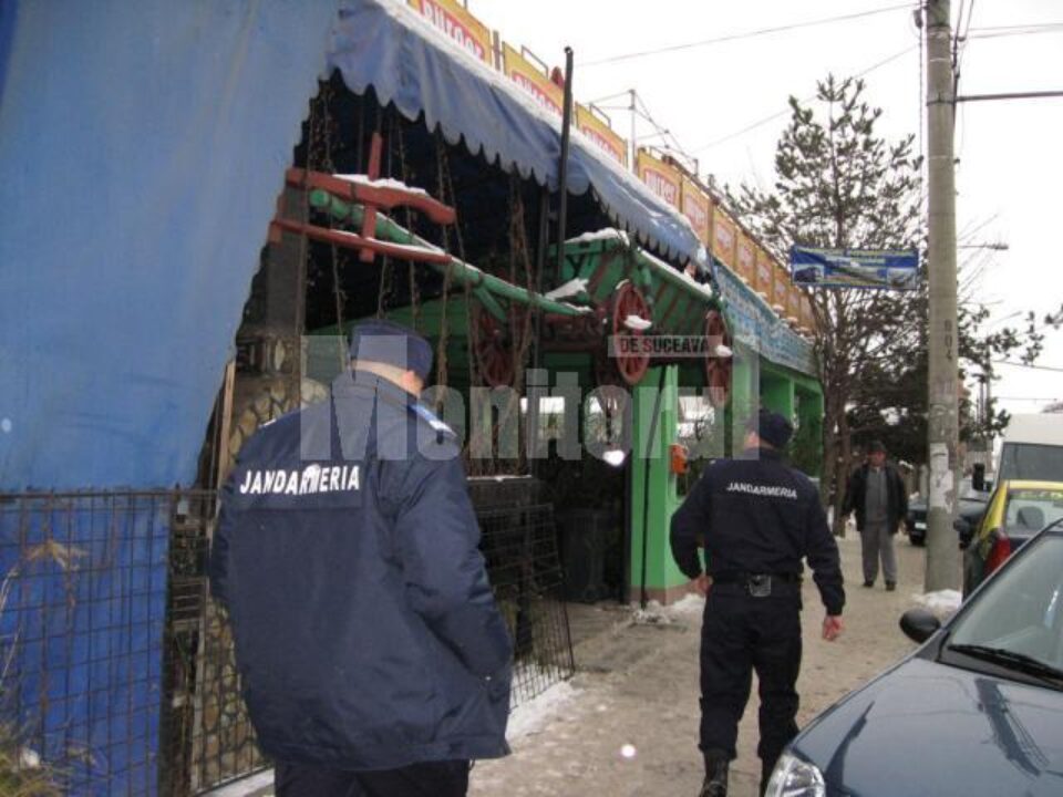 Terasa unui bar-restaurant din Burdujeni, transformată în piață de vânzare a brazilor de Crăciun