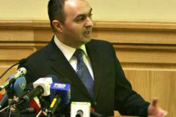 Reproșuri: Adomniței, mustrat de Tăriceanu
