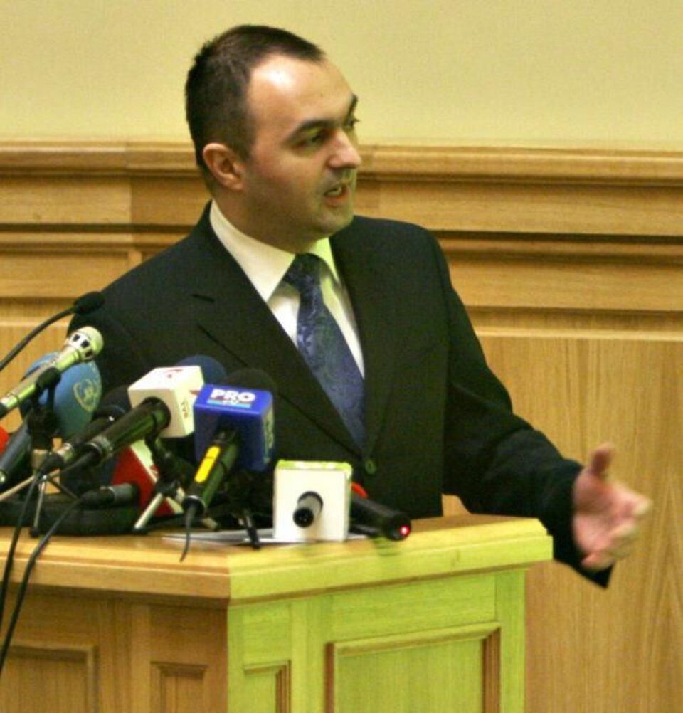 Reproșuri: Adomniței, mustrat de Tăriceanu