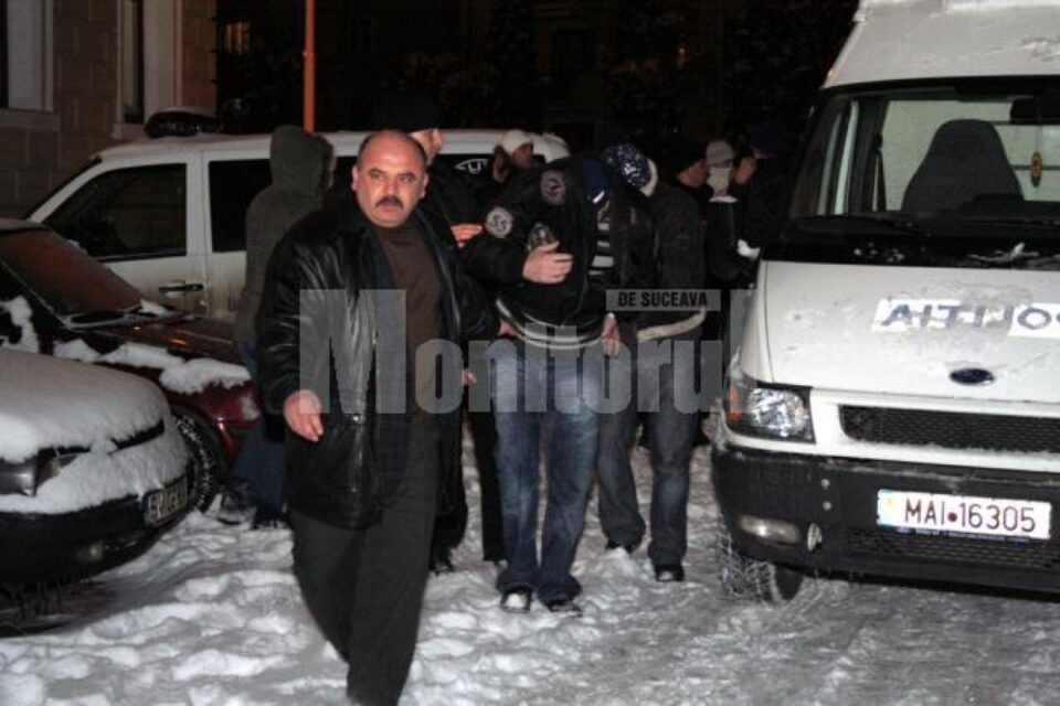 Persoane acuzate de trafic cu țigări au fost arestate duminică seară