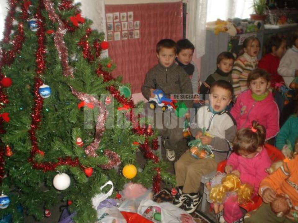 Bucuria de a dărui: Moș Crăciun vine la grădiniță