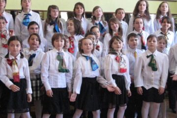Spiritul Crăciunului: Sute de cadouri pentru copiii Școlii Nr. 6 Burdujeni