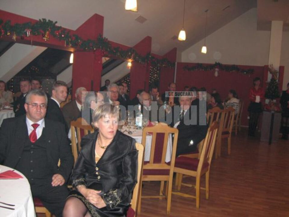Evenimentul s-a bucurat de prezența a numeroși parlamentari, primari, politicieni, dar și oameni de afaceri Evenimentul s-a bucurat de prezența a numeroși parlamentari, primari, politicieni, dar și oameni de afaceri