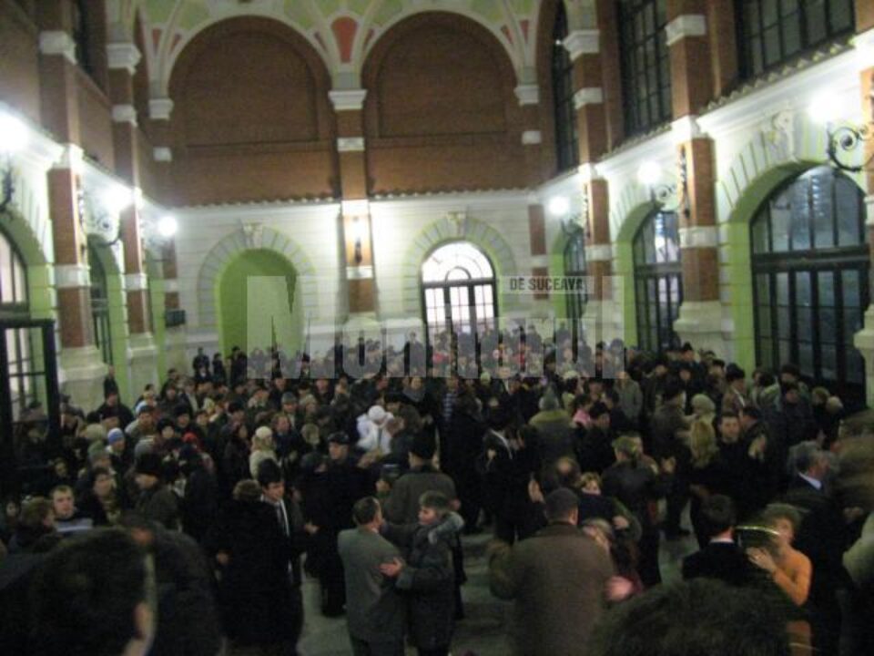 Balul Gospodarilor a scos din case sute și sute de suceveni