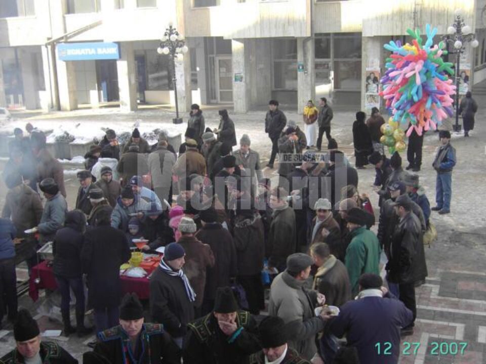 Omenie: Cozi la vinul și cârnații PD-L-ului