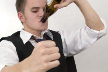Persoanele dependente de alcool și droguri sunt mai impulsive
