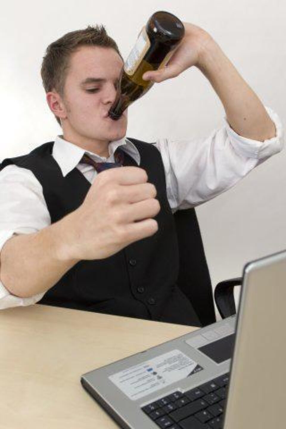 Persoanele dependente de alcool și droguri sunt mai impulsive