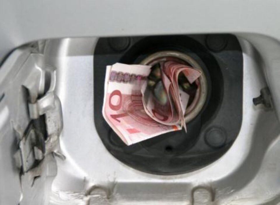 Prețurile la energie electrică, motorină, păcură și gaze naturale vor crește anul viitor Prețurile la energie electrică, motorină, păcură și gaze naturale vor crește anul viitor