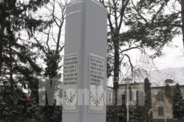 Statuia din parcul Central al Sucevei, e tot ce a rămas să ne amintească de cei care și-au vărsat sângele pentru a-i apăra pe semenii lor